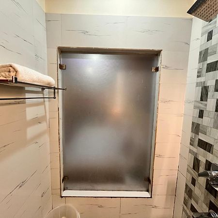 Отель Oyster Pearl I Near Medanta Hospital I Sec-39 I Гургаон Экстерьер фото
