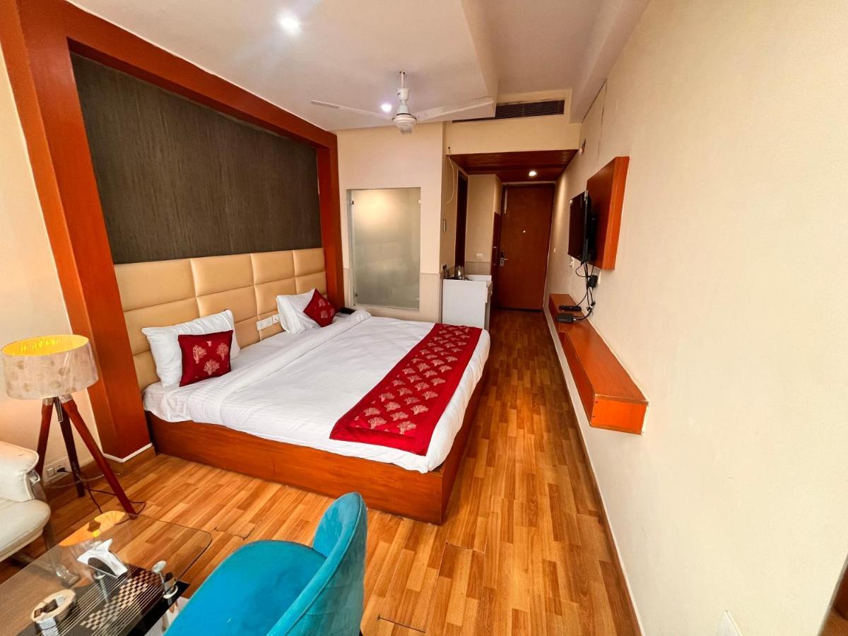 Отель Oyster Pearl I Near Medanta Hospital I Sec-39 I Гургаон Экстерьер фото