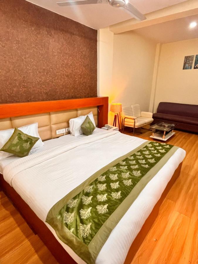 Отель Oyster Pearl I Near Medanta Hospital I Sec-39 I Гургаон Экстерьер фото