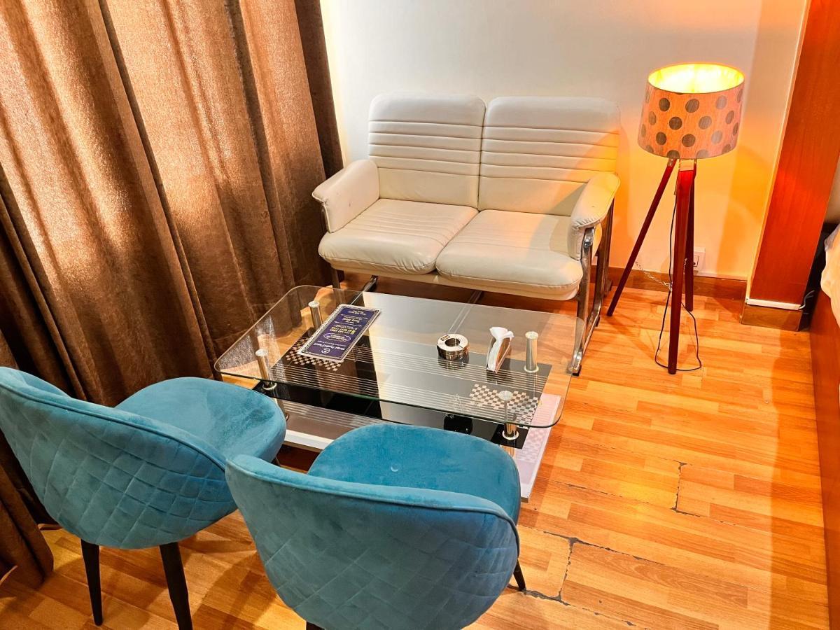 Отель Oyster Pearl I Near Medanta Hospital I Sec-39 I Гургаон Экстерьер фото
