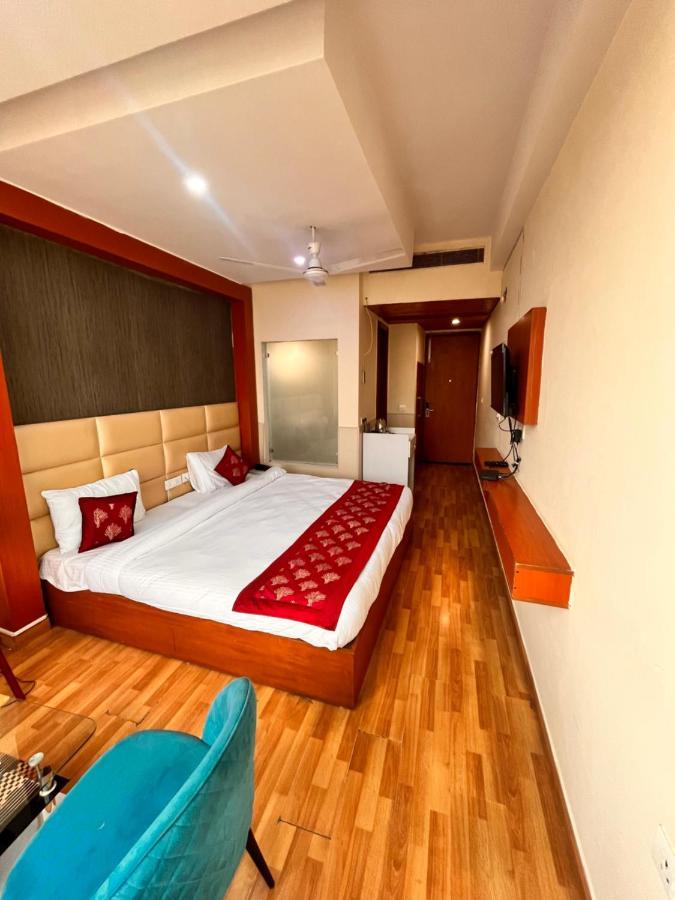 Отель Oyster Pearl I Near Medanta Hospital I Sec-39 I Гургаон Экстерьер фото