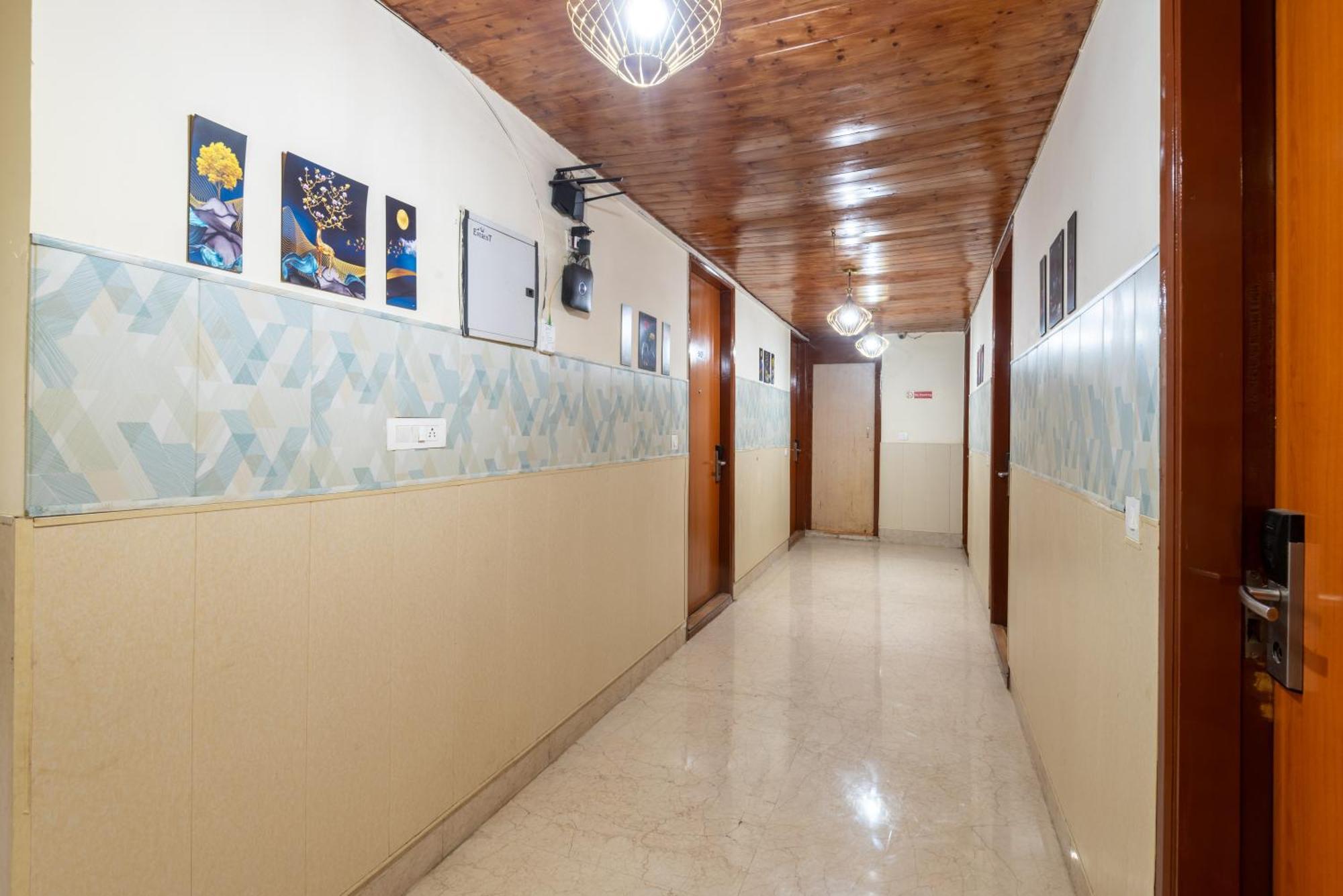 Отель Oyster Pearl I Near Medanta Hospital I Sec-39 I Гургаон Экстерьер фото