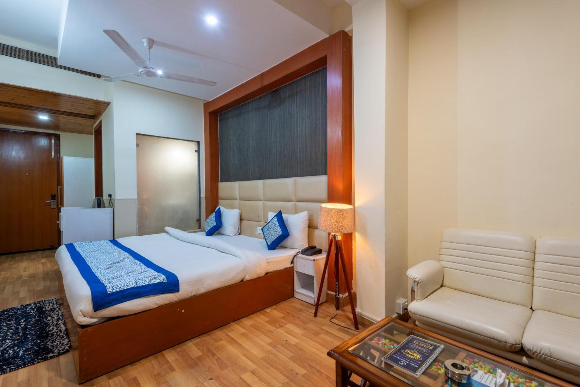Отель Oyster Pearl I Near Medanta Hospital I Sec-39 I Гургаон Экстерьер фото