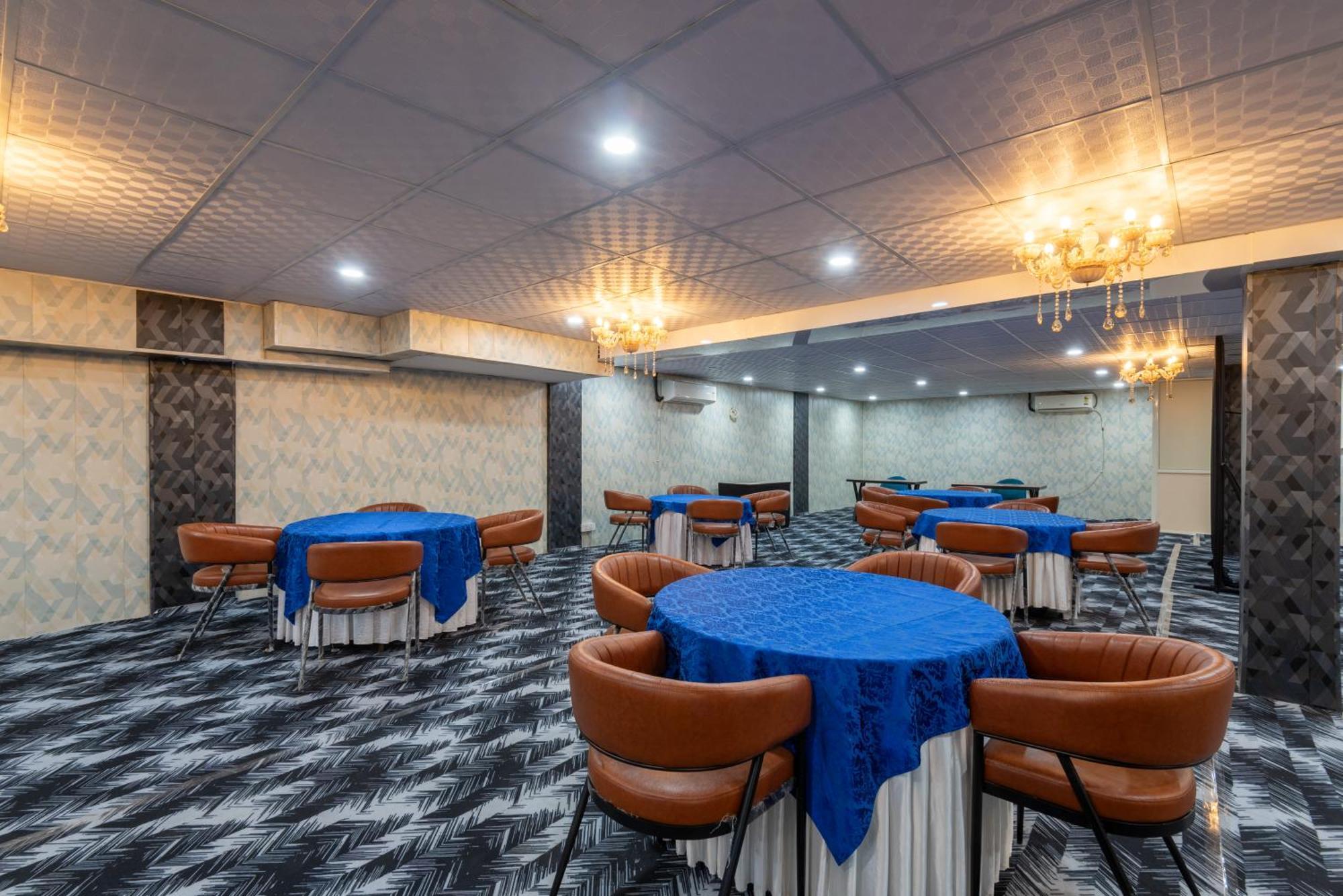 Отель Oyster Pearl I Near Medanta Hospital I Sec-39 I Гургаон Экстерьер фото